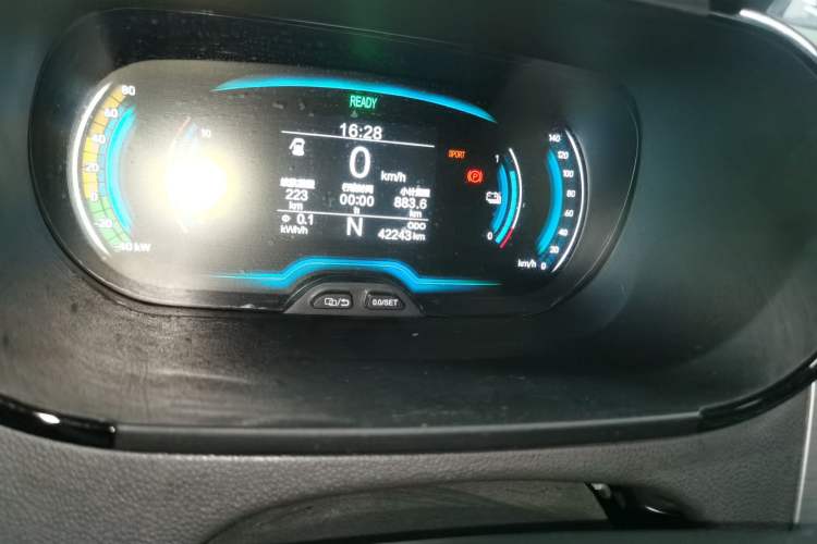 Used Chery New Energy Little Ant 2022 Restyled Version Sweet Pink Edition Half-Sugar Version 30.6 kWh 30 kW 301 km