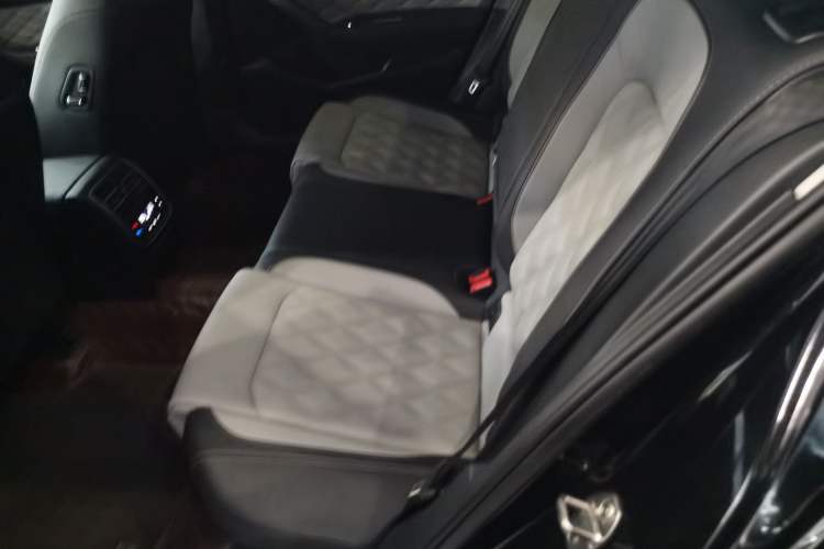 Used Volkswagen Magotan 2023 2 Million Units Limited Edition 280TSI DSG Leading Version