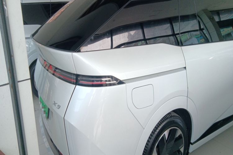 Used XPeng X9 2024 702 Ultra-Long Range Max
