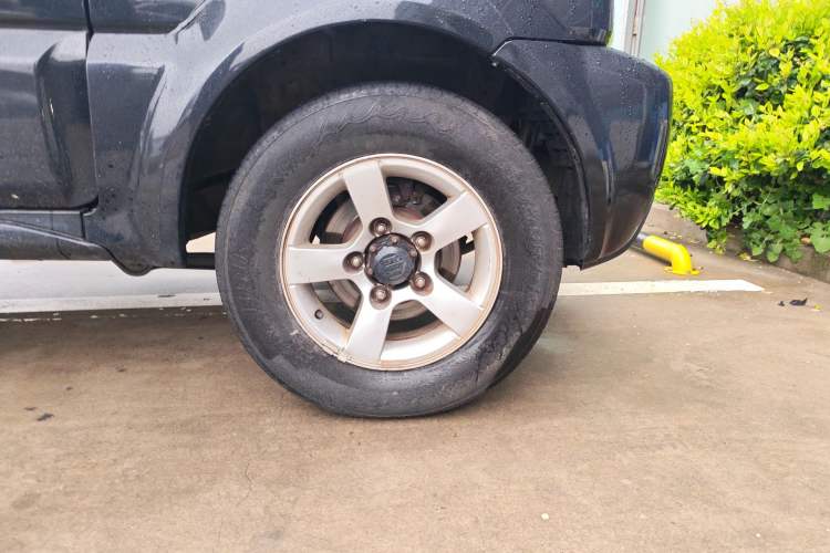 Used Suzuki Jimny 2011 1.3 AT Right Front Wheel Hub