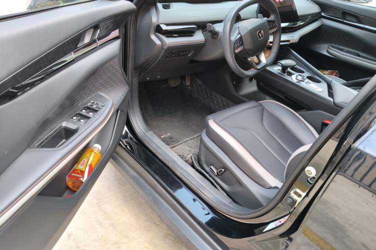 Used CHANGAN UNI-V 2023 1.5T Prestige Model
