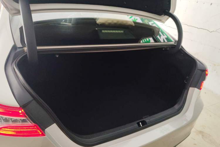 Used Toyota Camry 2018 2.0G Luxury Edition Trunk