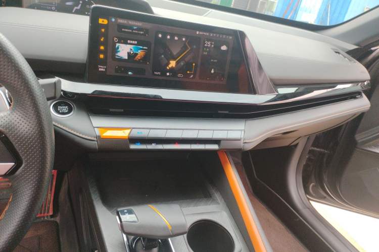 Used CHANGAN UNI-V 2022 1.5T Prestige Version Audio And AC Panel