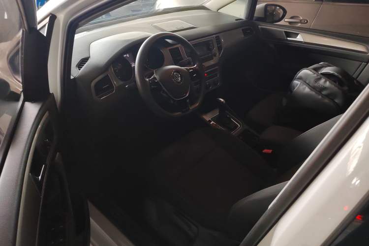 Used Volkswagen Golf Sportsvan 2016 1.6L Automatic Comfort Model Driver Seat