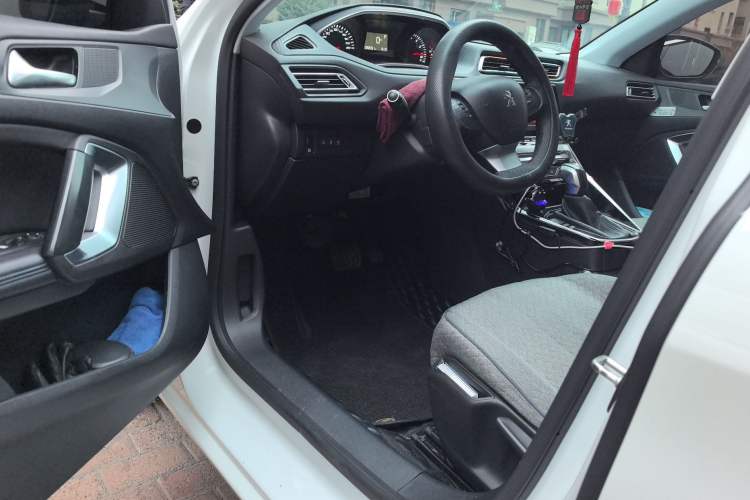 Used Peugeot 308 2016 1.6L Automatic Luxury Edition
