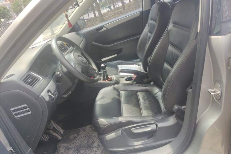 Used Volkswagen Sagitar 2012 1.6L Manual Comfort Model Left Front Seat