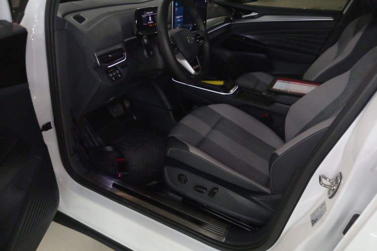 Used Volkswagen ID.4 CROZZ 2025 Pure Edition
