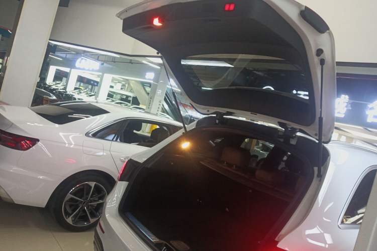 Used Mercedes-Benz GLC 2022 GLC 300 L 4MATIC Dynamic Edition Prestige Model