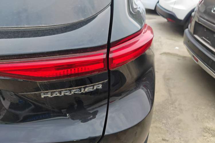 Used Toyota Harrier 2022 2.0L CVT Two-Wheel Drive Entry Version Right Rear Taillight