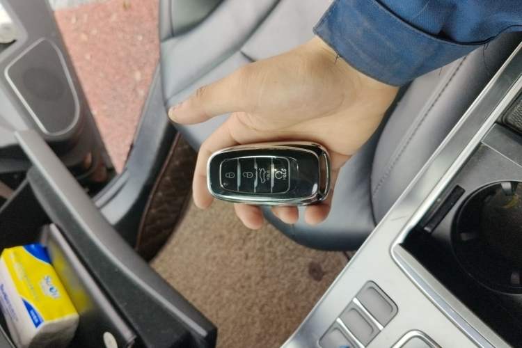 Used Hongqi H5 2020 1.8T Automatic ZhiLian QiYun Edition Vehicle Key