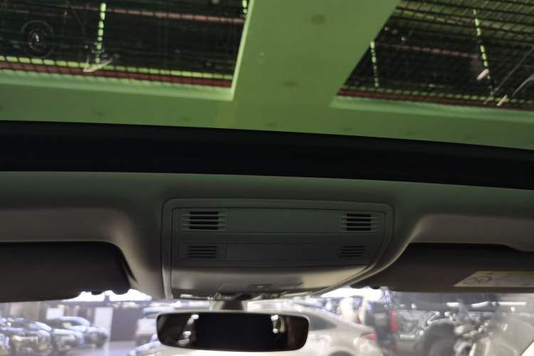 Used Volkswagen Magotan 2017 330TSI DSG Luxury Model Headliner