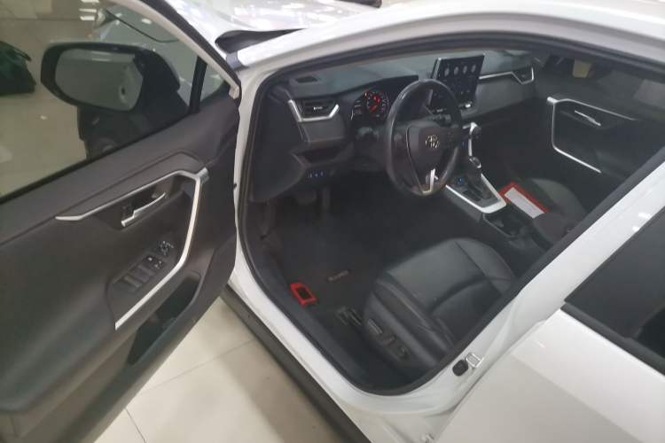 Used Toyota Wildlander 2022 2.0L CVT Two-Wheel Drive Luxury PLUS Edition