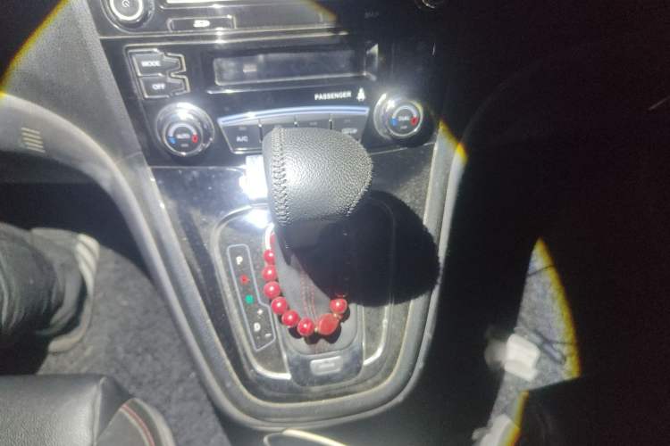 Used Haval H6 2017 Classic Edition 1.5T Automatic Two-Wheel Drive Elite Model Gear Lever