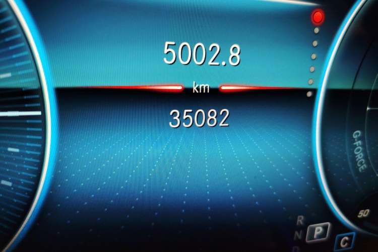 Used Mercedes-Benz GLE 2021 GLE 350 4MATIC Stylish Model Odometer Close Up