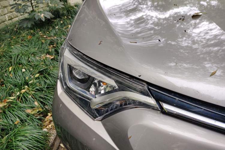 Used Toyota RAV4 2016 2.5L Automatic 4x4 Elite Edition Right Front Headlight