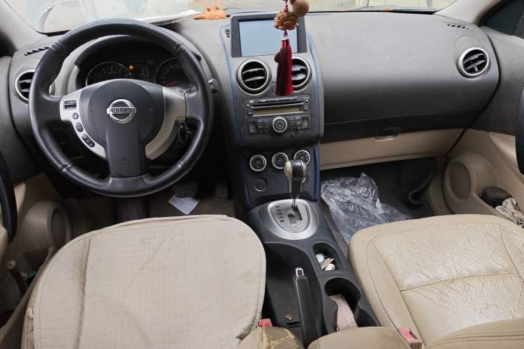 Used Nissan Qashqai 2011 2.0 XV Lea CVT 2WD Center Console