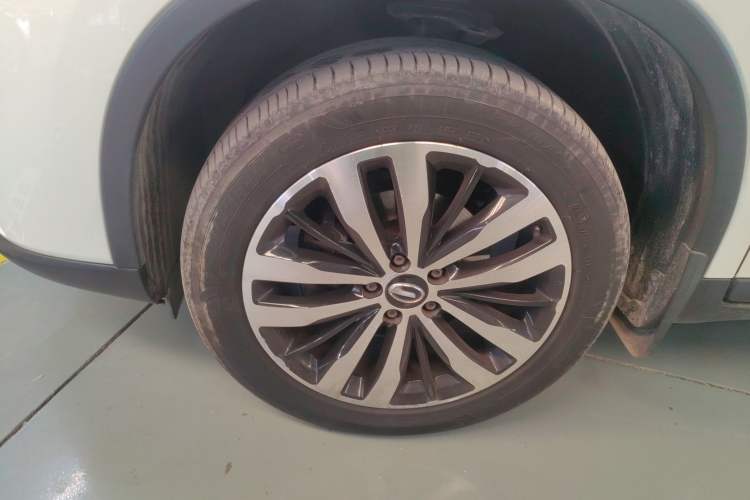 Used GAC Trumpchi GS4 2017 235T Automatic Two-Wheel Drive Luxury Smart Connectivity Version Left Front Wheel Hub