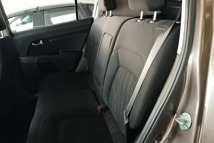 Used Kia Sportage R 2014 2.0L Manual Two-Wheel Drive GL Trim
