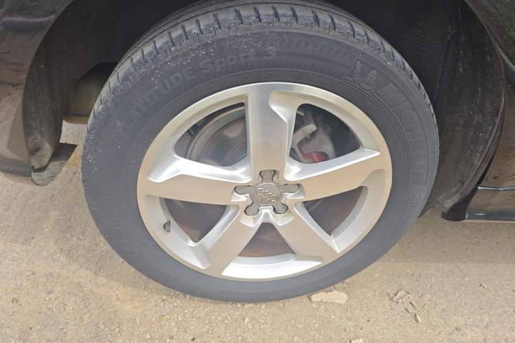 Used Audi Q5 2017 Plus 40 TFSI Ambition Model Right Rear Wheel Hub