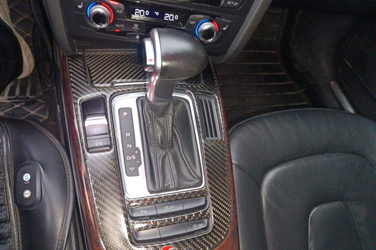 Used Audi A4L 2015 35 TFSI Automatic Comfort Model Gear Lever
