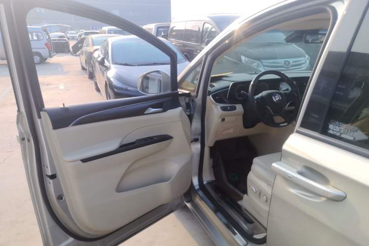 Used Buick GL8 2022 ES Landtrek 653T Luxury Edition Driver Seat