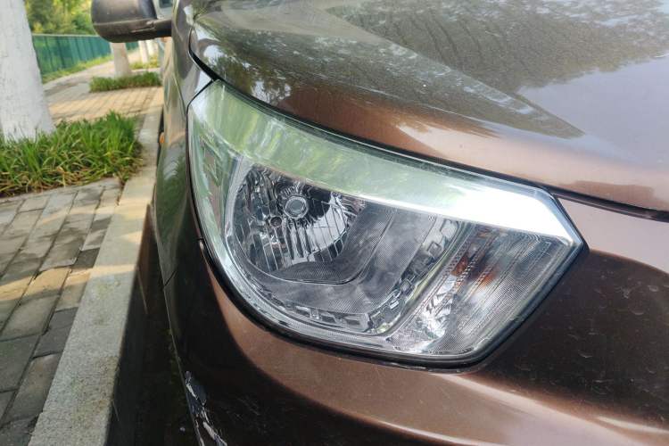 Used Venucia R30 2014 1.2L Manual Enjoyment Edition Right Front Headlight