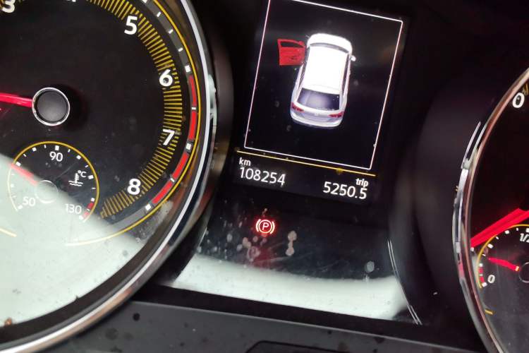 Used Volkswagen Tiguan L 2019 Updated Version 330TSI Automatic Two-Wheel Drive Panoramic Comfort Edition China VI Standard Odometer Close Up