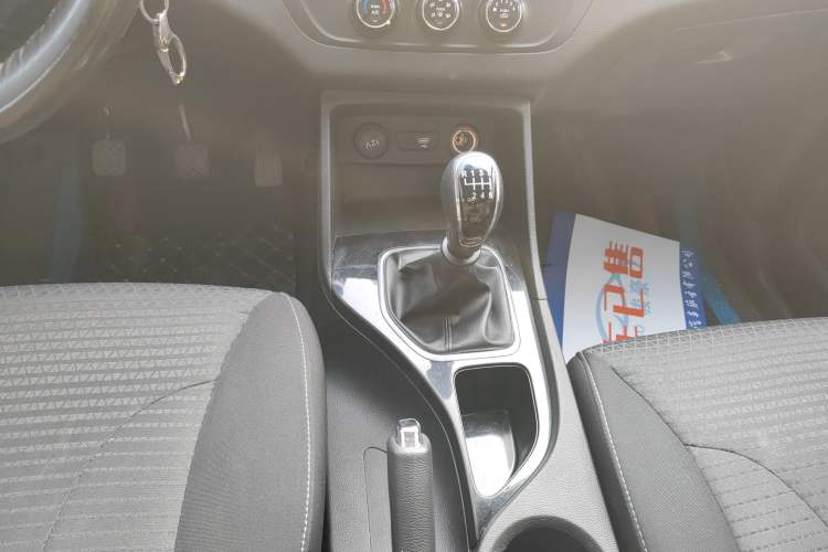 Used Baojun 730 2021 1.5L Manual Fashion Version 7 Seats Gear Lever