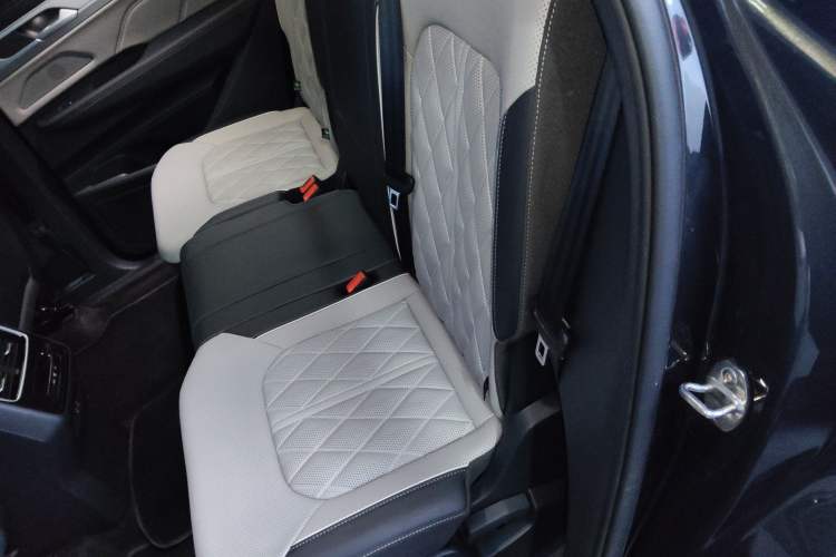 Used Volkswagen Tavendor 2024 Facelifted 380TSI All-Wheel Drive R-Line Cruise Premium Edition