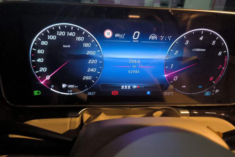 Used Mercedes-Benz Maybach S-Class 2021 S 480 4MATIC Odometer Close Up