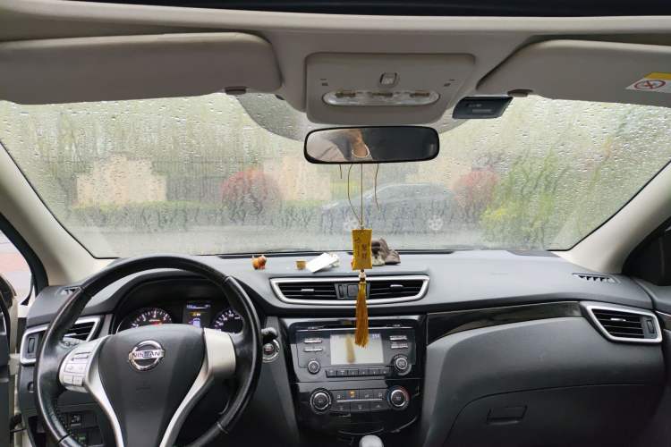 Used Nissan Qashqai 2016 2.0L CVT Luxury Edition Center Console