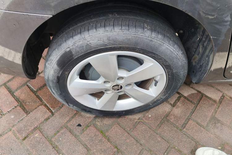 Used Skoda Rapid 2015 1.6L Automatic Smart Selection Model