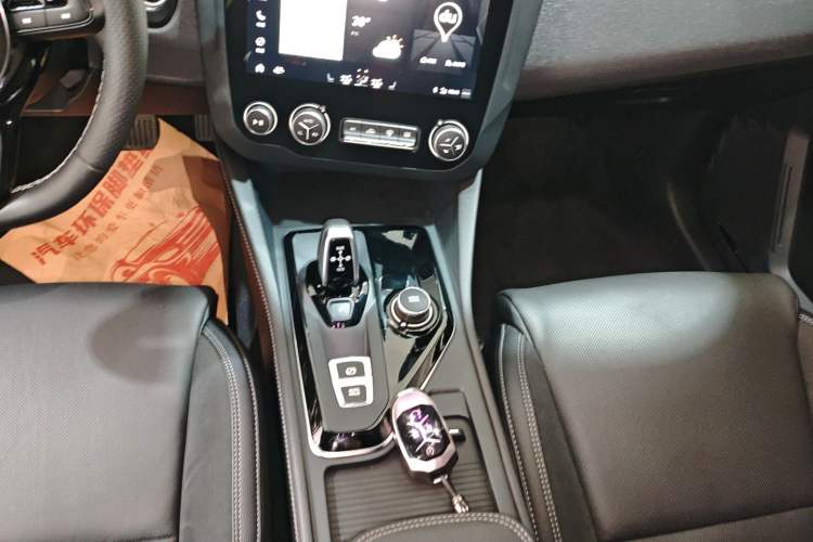 Used Lynk & Co 03 2021 1.5TD DCT Jing Champion Edition Gear Lever