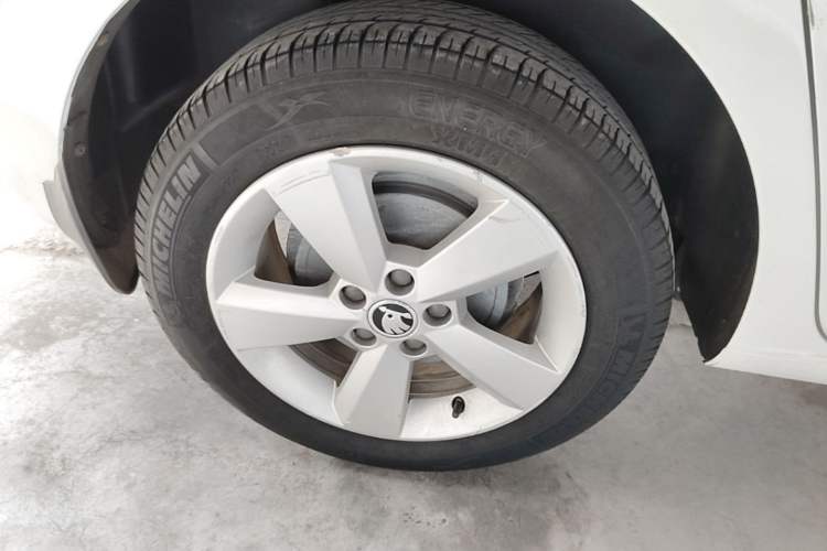 Used Skoda Rapid 2013 1.6L Automatic Smart Selection Model
