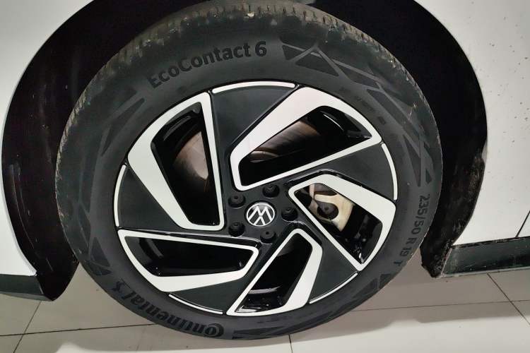 Used Volkswagen ID.7 VIZZION 2024 First Edition Left Front Wheel Hub