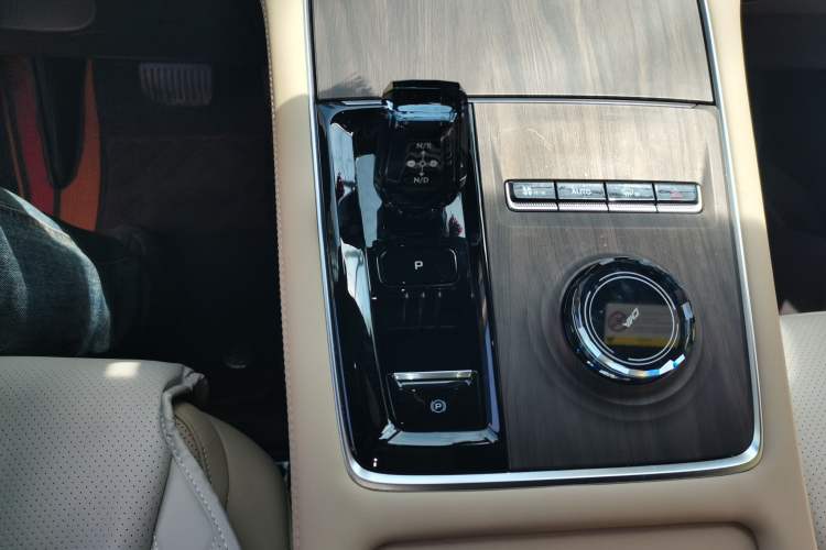 Used Geely Auto Monjaro L 2025 Dongfang Yao 2.0TD Automatic Lanxing Edition
