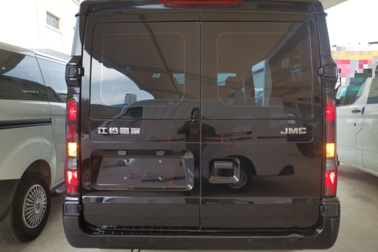 Used JMC Fushun 2025 2.0T 6MT Diesel Short-Wheelbase Low-Roof Commercial Multi-Purpose Passenger Vehicle with 5/6 Seats and Twin-Swing Tailgate