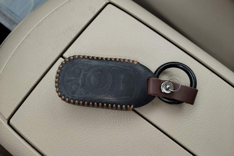 Used Buick GL8 2023 Facelifted Land Cruiser Executive Luxury Version Vehicle Key
