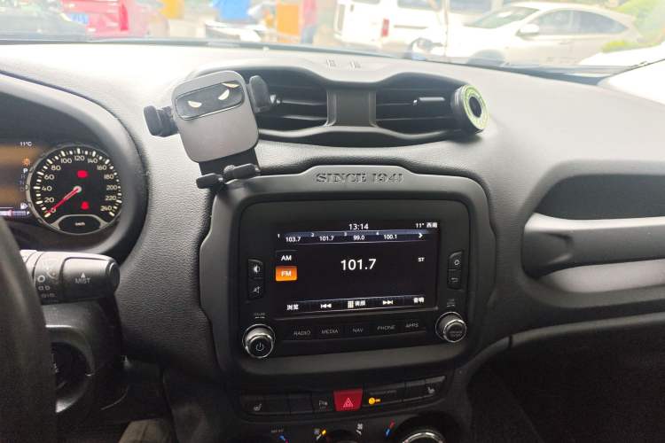 Used Jeep Renegade 2016 1.4T Automatic Smart Edition Audio And AC Panel