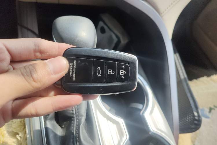 Used Toyota Camry 2019 Dual-Engine 2.5 HG Luxury Edition China V Standard