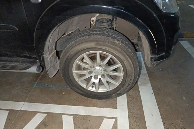 Used Mitsubishi Pajero Sport 2013 3.0L Automatic Two-Wheel Drive Luxury Edition Right Front Wheel Hub