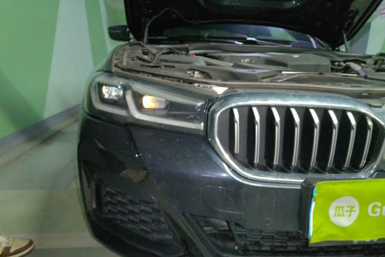 Used BMW 5 Series 2021 Facelifted 530Li Leading Edition M Sport Package Right Front Headlight