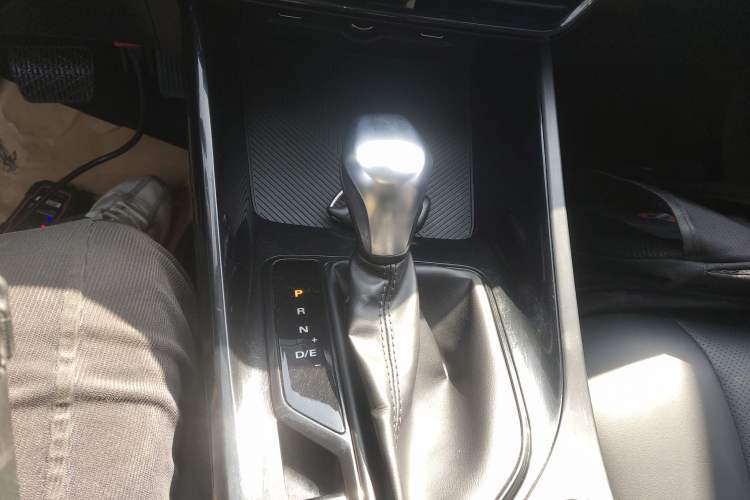 Used Roewe i5 2021 1.5L CVT Diamond Edition Gear Lever