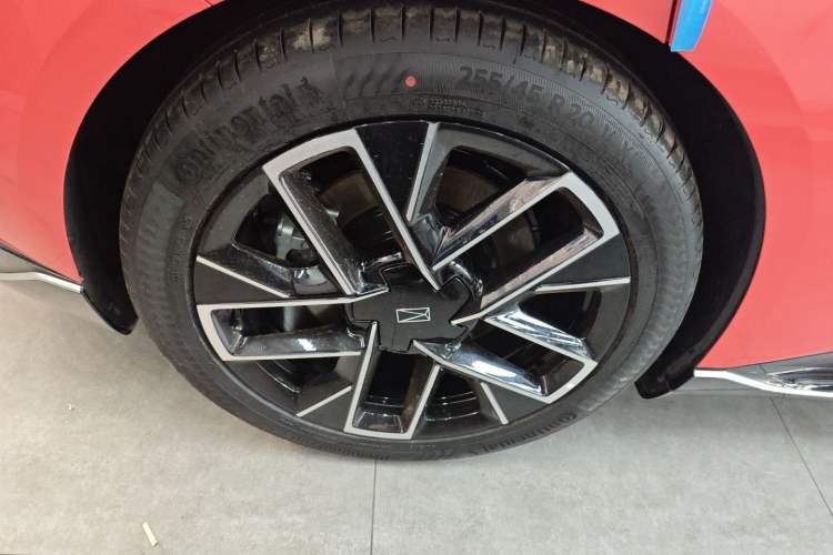 Used Avatr 06 2025 Pro Range-Extended Edition Right Rear Wheel Hub