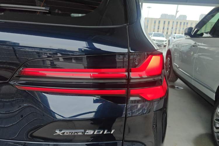 Used BMW X5 2023 xDrive 30Li Luxury M Sport Package
