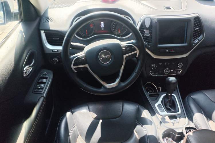 Used Jeep Cherokee 2017 2.0L Superior Edition