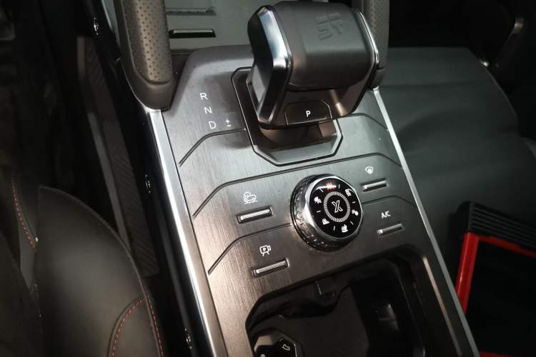 Used JETOUR Traveler 2024 2.0T All-Wheel-Drive Silver Dragon Wings Gear Lever