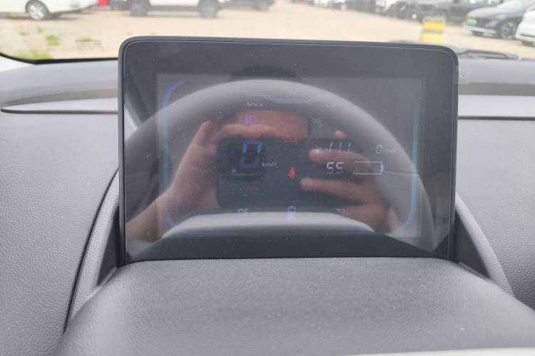 Used CHANGAN NEVO Lumin 2026 Model Treasure Edition 205km Beloved Beige Guoxuan
