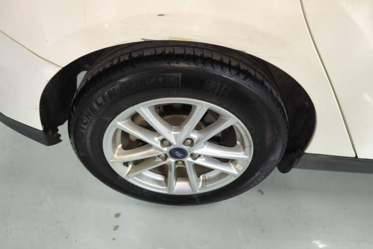 Used Ford Focus 2017 Hatchback 1.6L Automatic Fashion Edition Smart Drive Version
