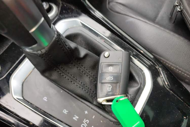 Used Volkswagen T-ROC 2018 280TSI DSG Two-Wheel-Drive Comfort Version China V Standard Vehicle Key